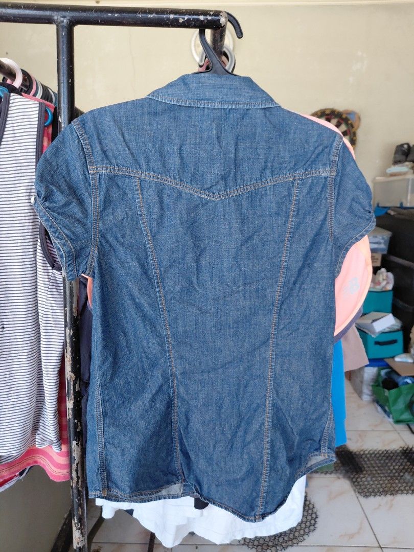 Levi's Denim Short Sleeve Shirt (Category: Shirts) located in Cainta. Submitted by projectunoph (Listing ID 1436554014, Image 3). Description: - Levi's denim shirt - Short sleeves - Classic button-down design - Light blue wash - Dimensions: 16x23 - Two chest pockets - Features the iconic red Levi's tag - Well-maintained condition - Unique gathered detail at cuffs - Includes inner tag.