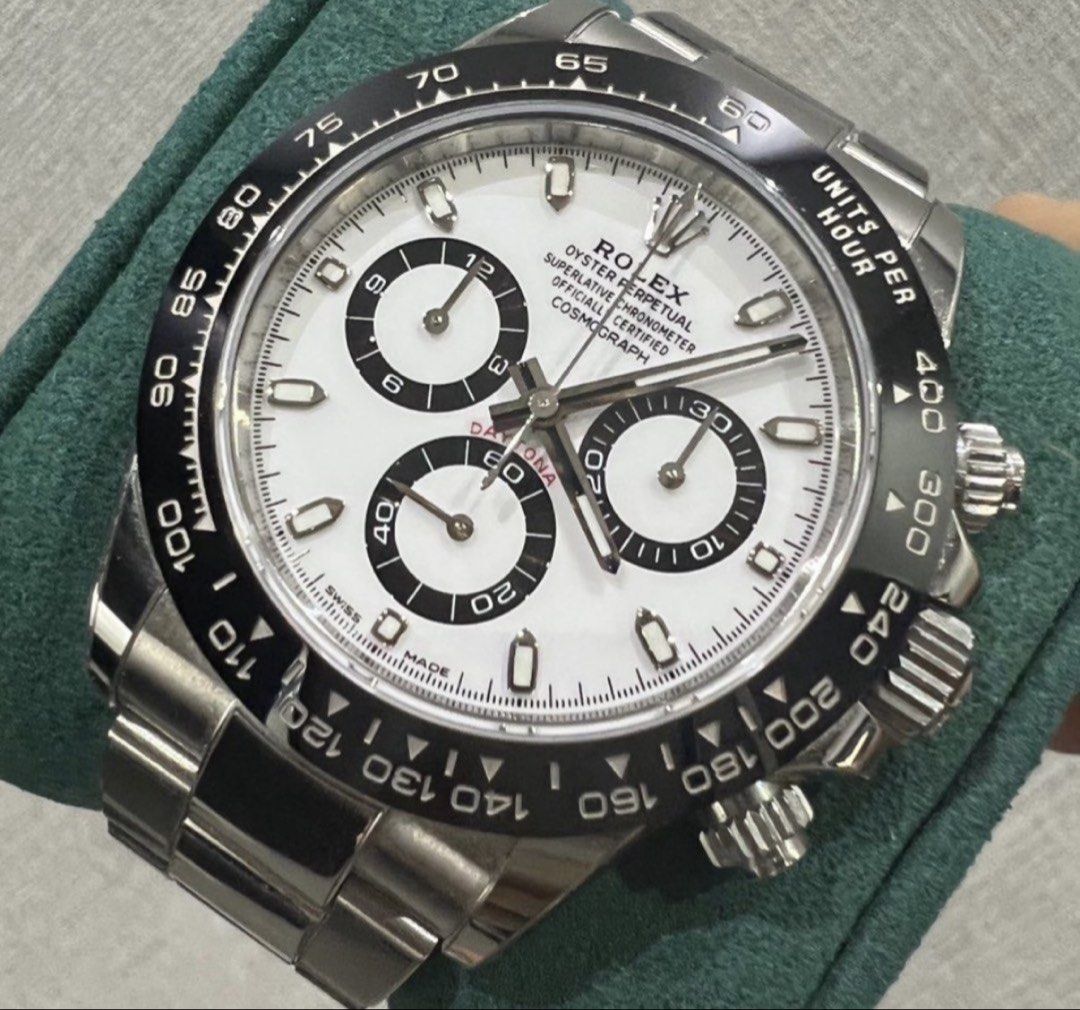 Like New Y2017/12 Rolex Daytona White Ceramic Panda Steel 116500LN (Category: Watches) located in Singapore. Submitted by watchgensg (Listing ID 1436627869, Image 1). Description: Model: 116500LN Panda Brand: Rolex Description: Full set box and papers Cert dated Y2017/12 Like new condition Comes with matching white tag Locate us: 180 Bencoolen Street #01-68 S189646 Opening hours: 1-7pm Daily We provide in-house warranty of 6 months for all Preown