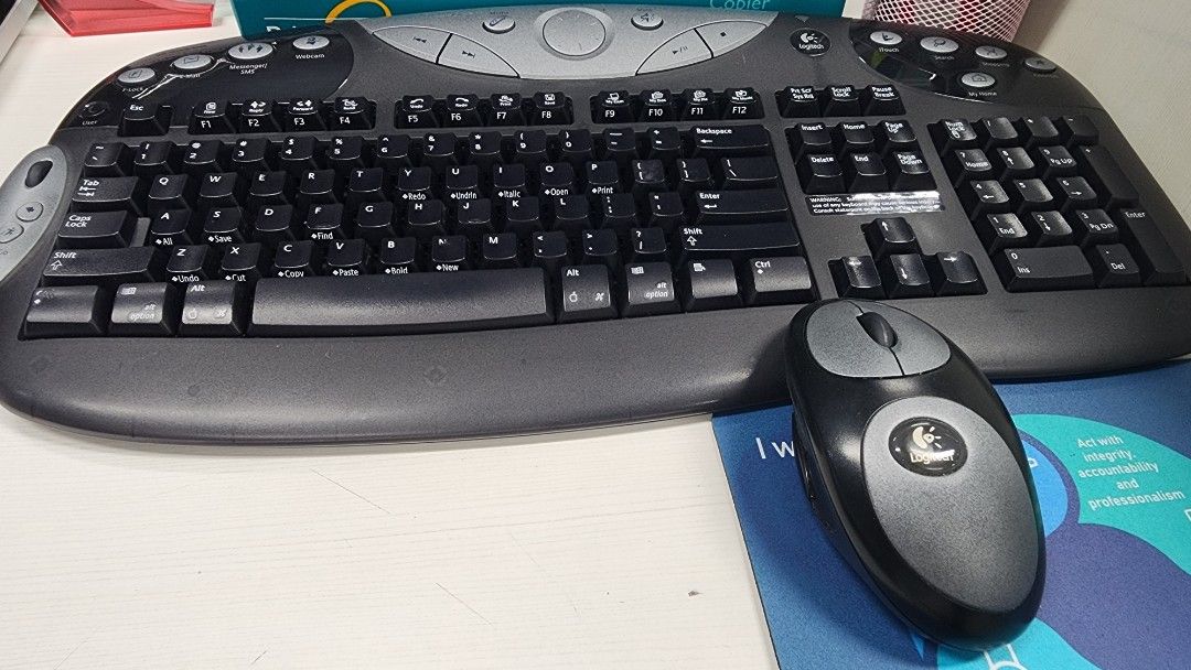 Logitech Cordless Desktop Keyboard and Mouse Set447332452684933123