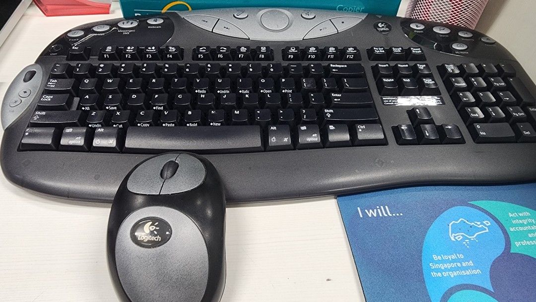 Logitech Cordless Desktop Keyboard and Mouse Set447332452684933122