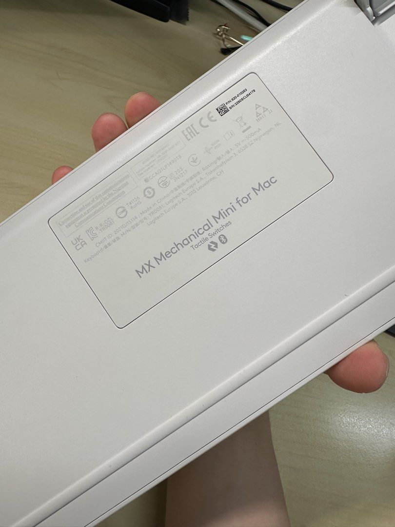 Logitech MX Mechanical Mini White (Category: Computer Keyboard) located in Singapore. Submitted by allan.s (Listing ID 1436620569, Image 2). Description: - Logitech MX Mechanical Mini for Mac - Compact layout - Tactile switches - Premium typing experience.