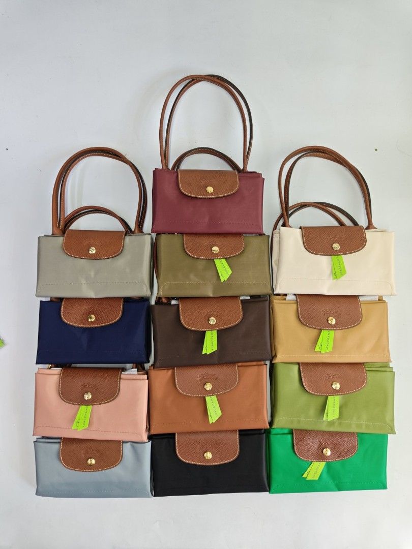 👑LONGCHAMP classic le pliage MEDIUM long handle (Category: Luxury Bags & Wallets) located in Quezon City. Submitted by elegantephbycharlie (Listing ID 1436507143, Image 2). Description: .