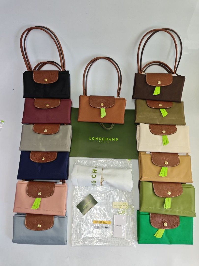 👑LONGCHAMP classic le pliage MEDIUM long handle (Category: Luxury Bags & Wallets) located in Quezon City. Submitted by elegantephbycharlie (Listing ID 1436507143, Image 1). Description: .