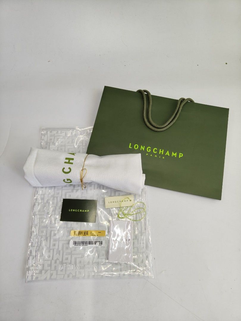 👑LONGCHAMP classic le pliage MEDIUM long handle (Category: Luxury Bags & Wallets) located in Quezon City. Submitted by elegantephbycharlie (Listing ID 1436507143, Image 3). Description: .