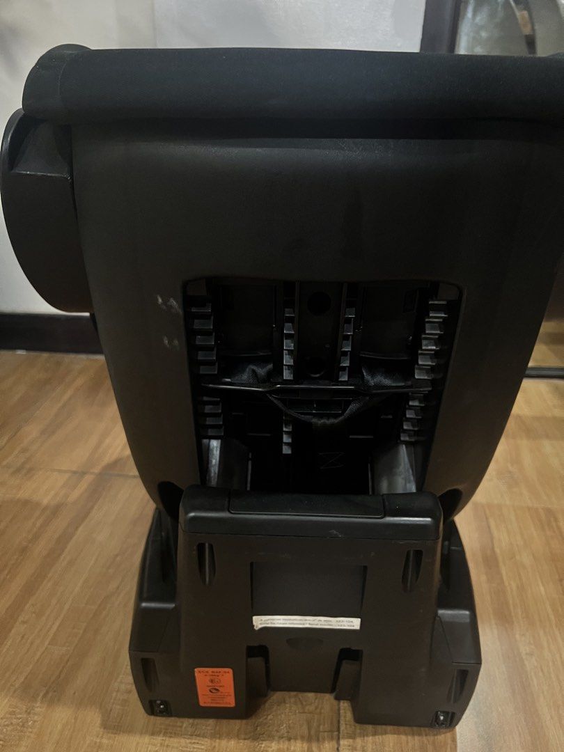 Looping 360 Car Seat (Category: Car Seats) located in Taguig. Submitted by lovelyheart0109 (Listing ID 1436551842, Image 3). Description: Good condition. Missing harness cover/foam..