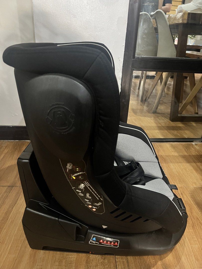 Looping 360 Car Seat (Category: Car Seats) located in Taguig. Submitted by lovelyheart0109 (Listing ID 1436551842, Image 2). Description: Good condition. Missing harness cover/foam..