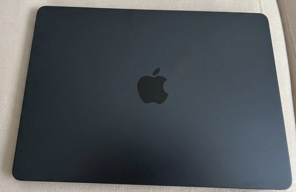 MacBook Air M2 2022447685535340308480