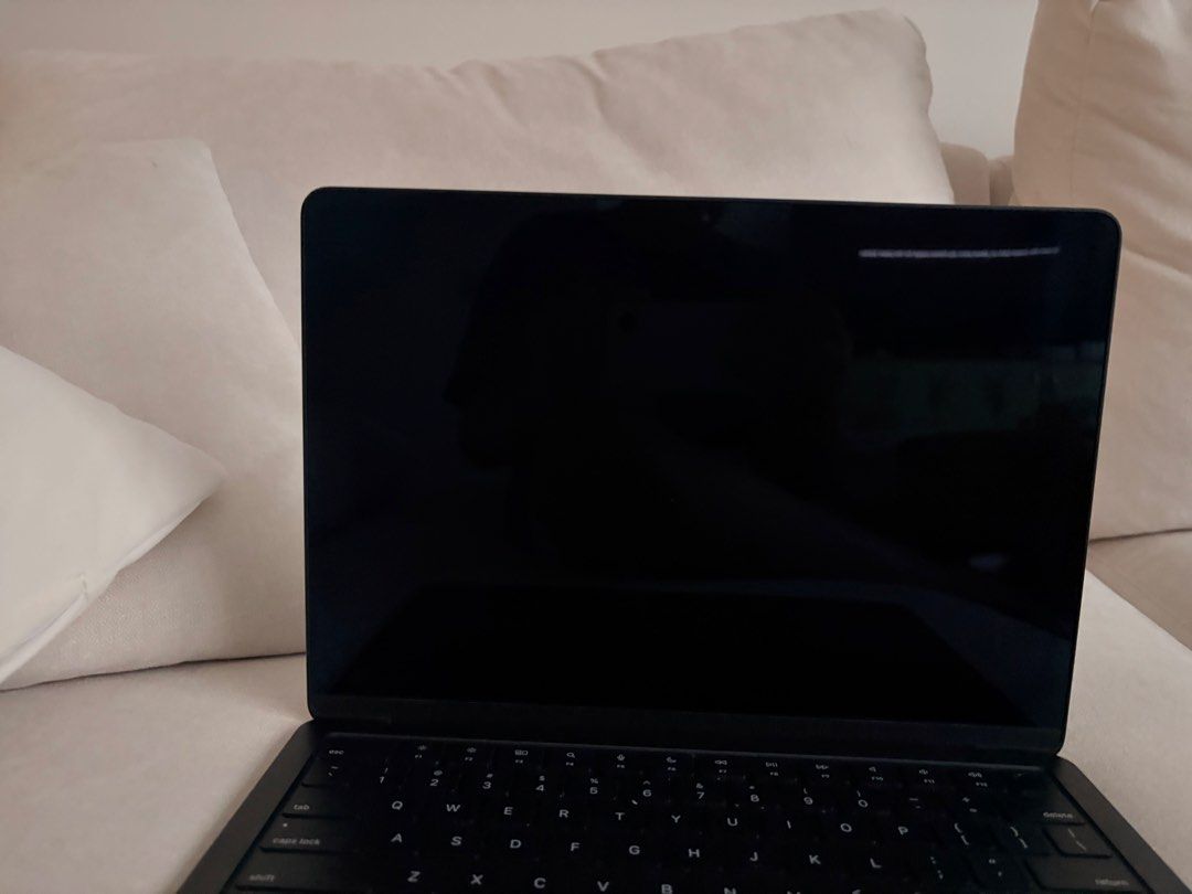 MacBook Air M2 2022447685535340308482