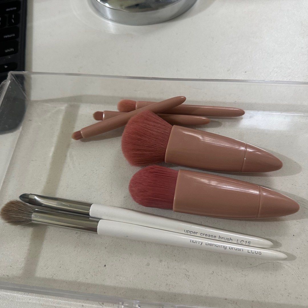 Make Up Brushes Bundle (lovely causemetics, powder brush blush contour) (Category: Makeup) located in San Carlos. Submitted by kuromicurates (Listing ID 1436529123, Image 1). Description: 2 lovely causemetic brush will clean & dry before shipping.