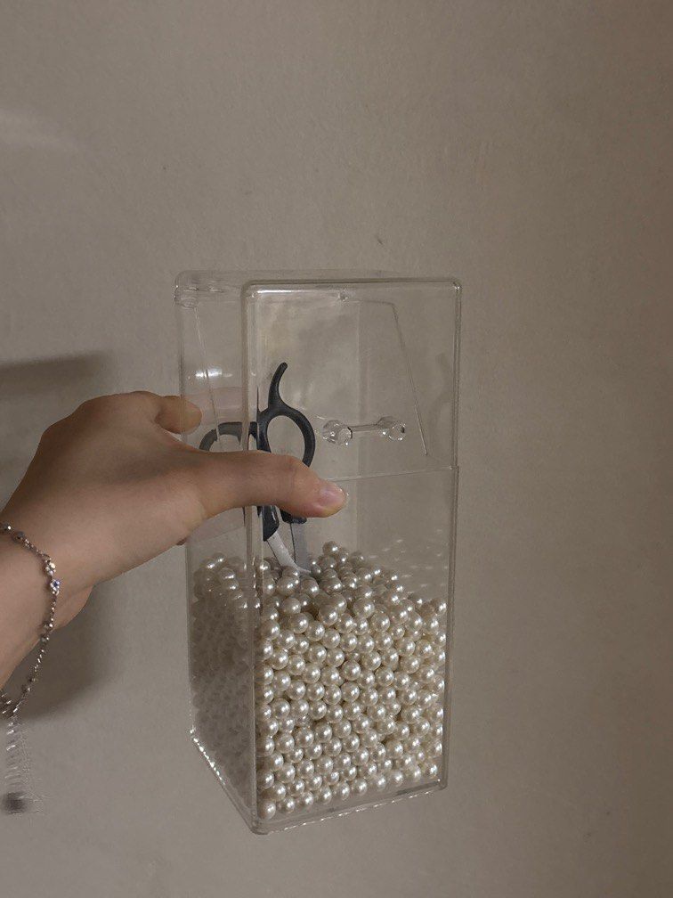 Makeup brush holder447864495344855040