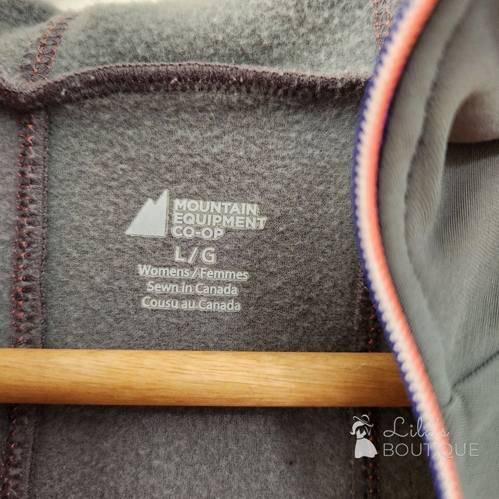MEC Fitted ColdGear Pullover Hooded Long Sleeve Shirt (Category: Coats, Jackets and Outerwear) located in San Fernando. Submitted by lilasboutique (Listing ID 1436493659, Image 3). Description: Size: LARGE (L) Chest: 38-40 in | Waist: 32-34 in | Sleeve: 27 in | Length: 25 in Fit: Slim • Excellent Condition • Brand: Mountain Equipment Co-op.