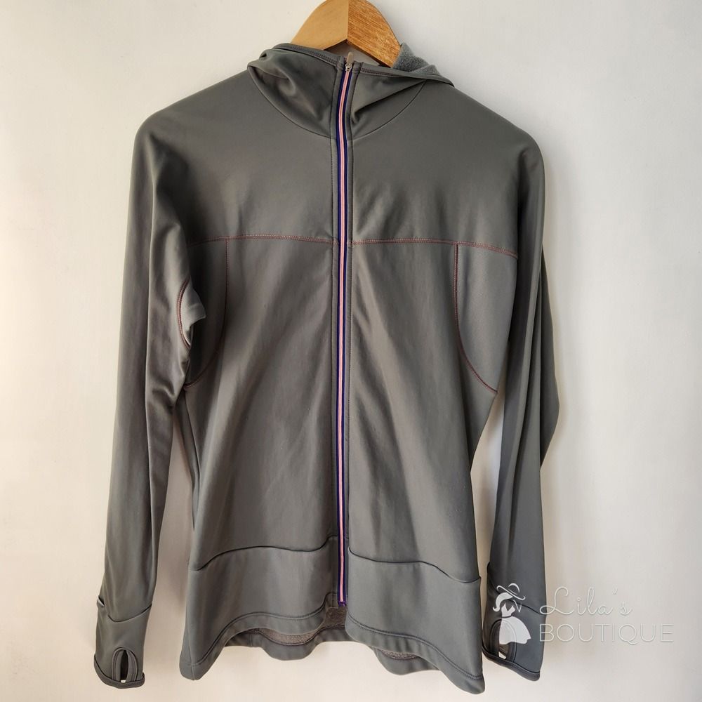 MEC Fitted ColdGear Pullover Hooded Long Sleeve Shirt (Category: Coats, Jackets and Outerwear) located in San Fernando. Submitted by lilasboutique (Listing ID 1436493659, Image 1). Description: Size: LARGE (L) Chest: 38-40 in | Waist: 32-34 in | Sleeve: 27 in | Length: 25 in Fit: Slim • Excellent Condition • Brand: Mountain Equipment Co-op.