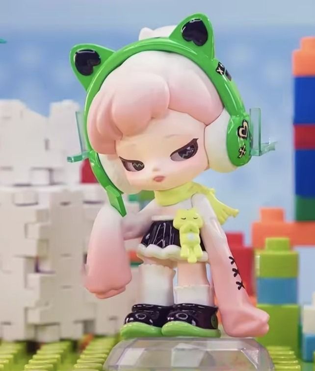 Mental Image Matrix Luna Early Generation Series (Category: Designer & Blind Box Toys) located in Manila. Submitted by happy_loot_blind_box (Listing ID 1436645005, Image 3). Description: Complete inclusions.