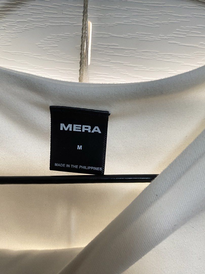 Mera White T-shirt - Size M (Category: Shirts) located in Cavite. Submitted by prelovedclothesofzoe (Listing ID 1436513177, Image 2). Description: - White Mera t-shirt - Size: M - Made in the Philippines - Features: - Crew neck - Short sleeves - Style: Basic, fitted - Fabric: Smooth, lightweight - Versatile for everyday wear.