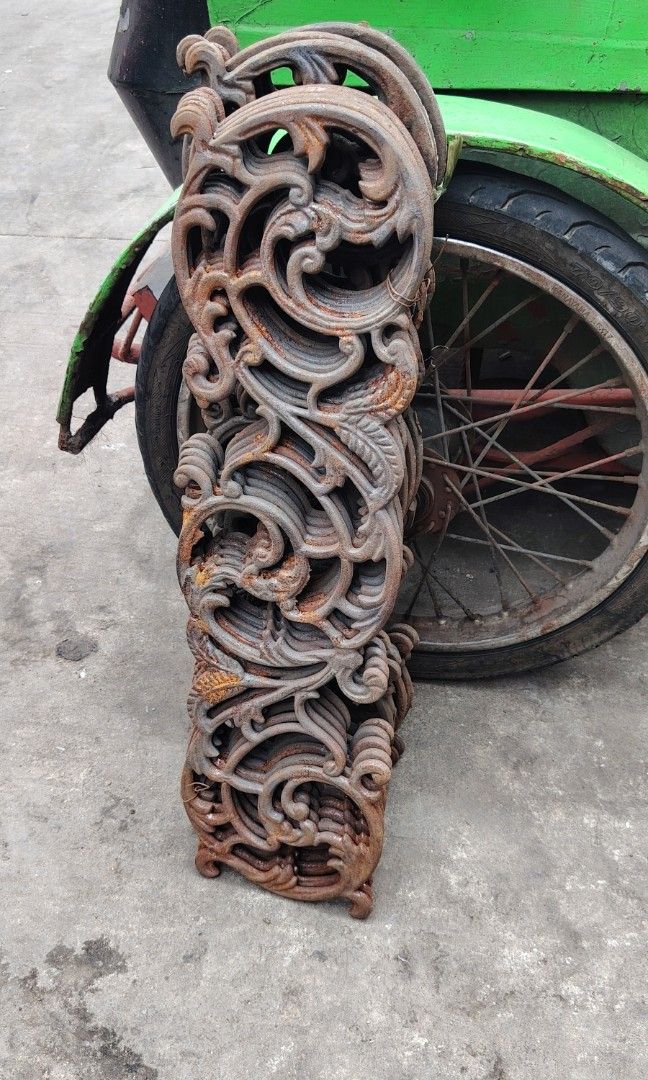 Metal cast iron baluster railing stair decor (Category: Construction & Building Materials) located in Caloocan City. Submitted by zenmountain-d8b1c0 (Listing ID 1436547919, Image 1). Description: Cod po tayu 😍.