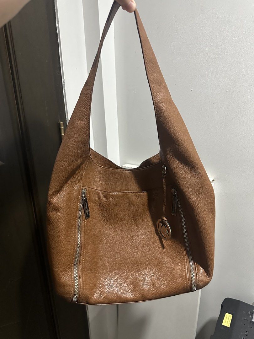 Michael Kors Brown Leather Hobo Bag (Category: Luxury Bags & Wallets) located in San Fernando. Submitted by bacondeals (Listing ID 1436628392, Image 1). Description: authentic has stains inside some scratches nego.
