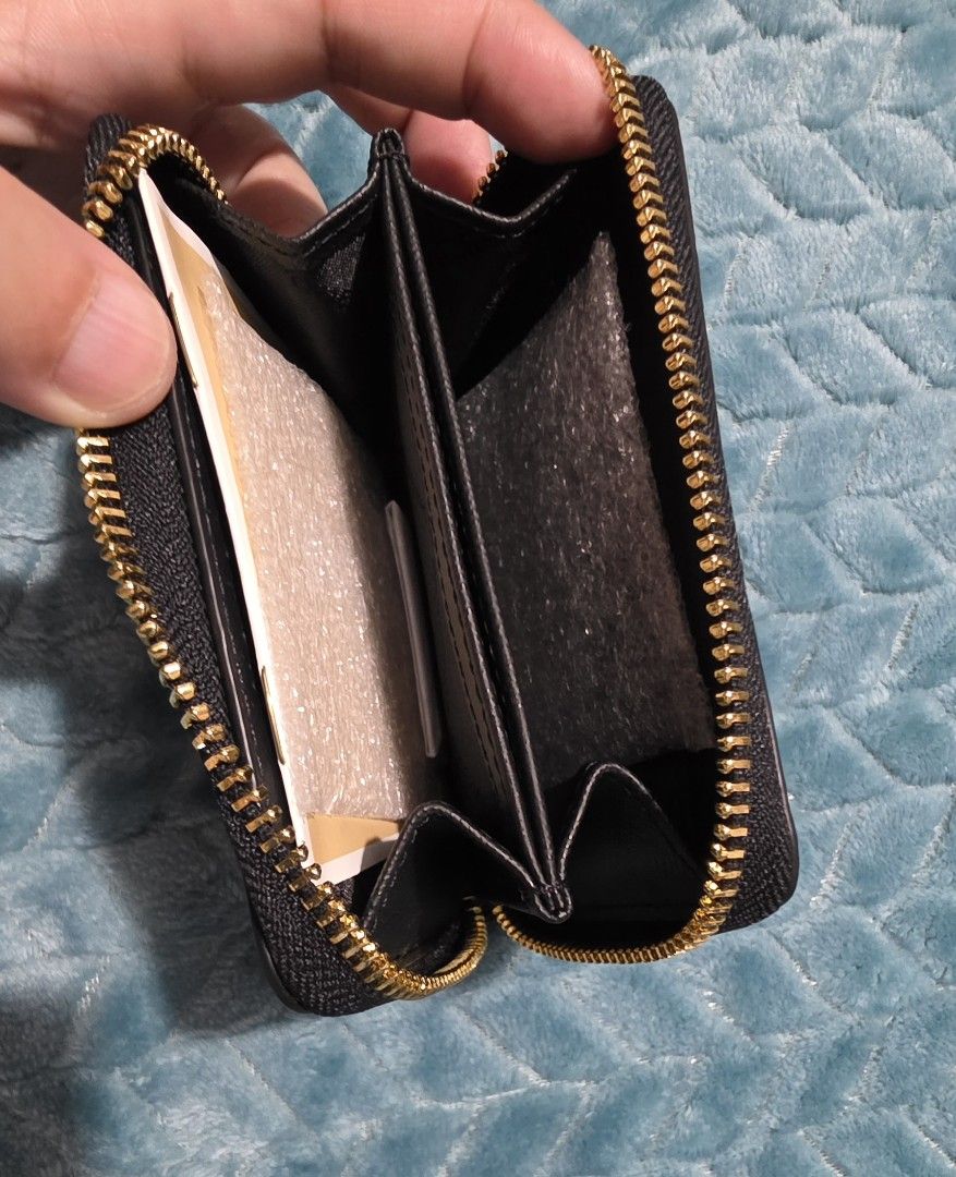 Michael Kors Jet Set Travel Zip Card Case (Category: Luxury Bags & Wallets) located in Mandaluyong City. Submitted by mlstuff28 (Listing ID 1436470525, Image 2). Description: - Brand new Michael Kors Jet Set Travel card case. - Color: Black - Material: Leather - Features: - Multiple card slots - Zippered compartment - Gold-tone zipper and logo - Condition: New with tags.
