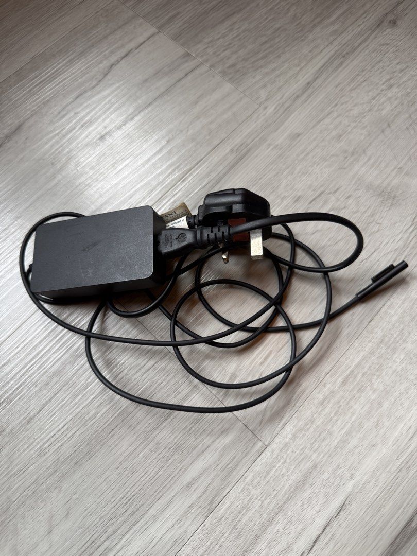 Microsoft Surface Pro 6 charger447567994102097921