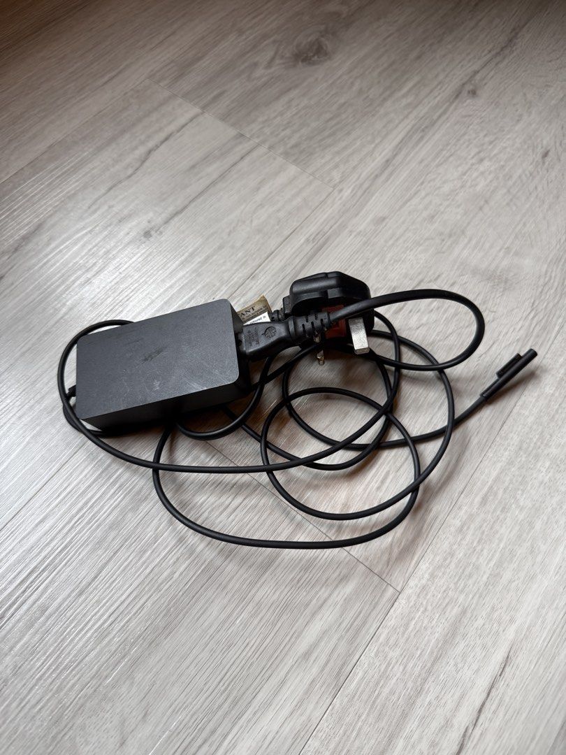 Microsoft Surface Pro 6 charger447567994102097920