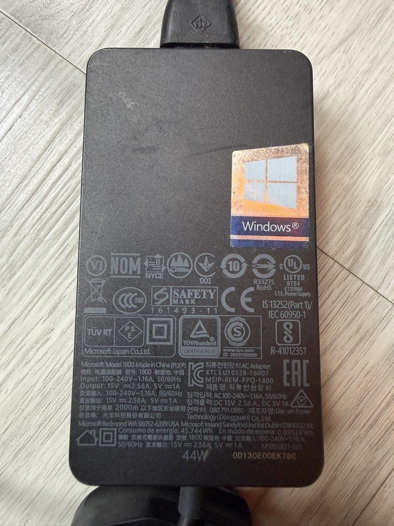 Microsoft Surface Pro 6 charger447567994102097922