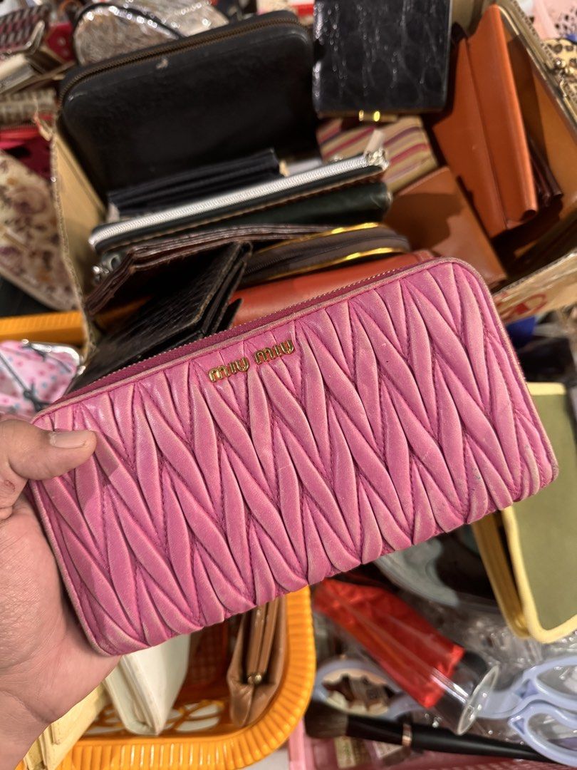 Miu Miu Pink Quilted Leather Wallet (Category: Luxury Bags & Wallets) located in Cavite. Submitted by aldrindela40142 (Listing ID 1436641495, Image 1). Description: - Authentic Miu Miu wallet - Pink quilted leather - Zip-around closure - Gold-tone hardware - Multiple card slots and compartments - Made in Italy -issue sign of usage.