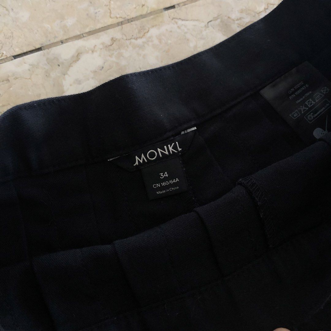 MONKI Black Pleated Skirt (Category: Skirts) located in Makati City. Submitted by zprlvd (Listing ID 1436560991, Image 2). Description: fits size 34 ᡣ𐭩 high waisted pleated skirt.