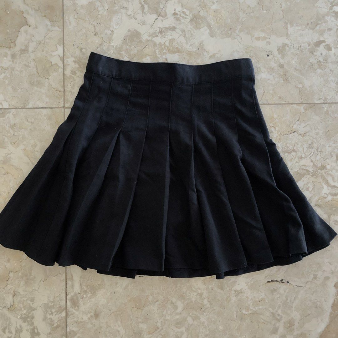 MONKI Black Pleated Skirt (Category: Skirts) located in Makati City. Submitted by zprlvd (Listing ID 1436560991, Image 1). Description: fits size 34 ᡣ𐭩 high waisted pleated skirt.