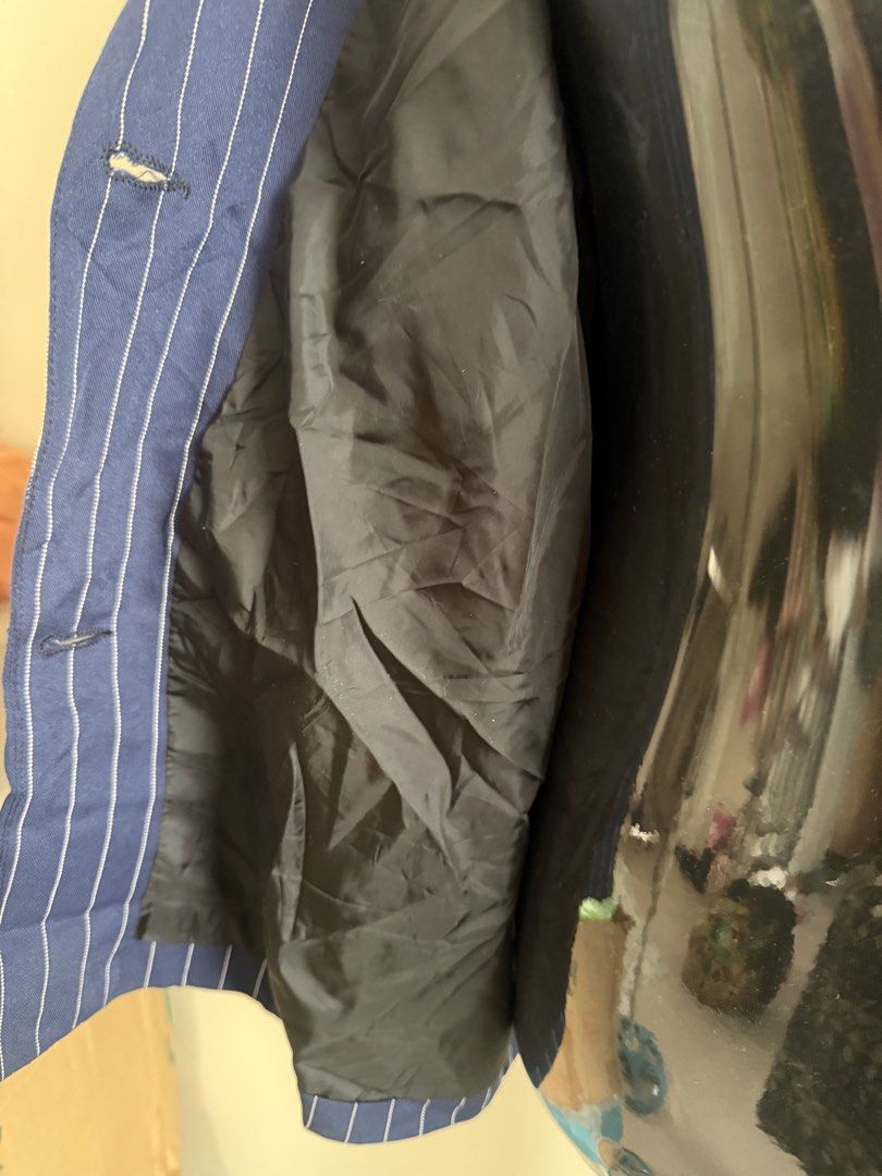 Navy blue blazer (Category: Coats, Jackets and Outerwear) located in Bulacan. Submitted by heyimliz (Listing ID 1436556731, Image 2). Description: With minimal issue - see picture.