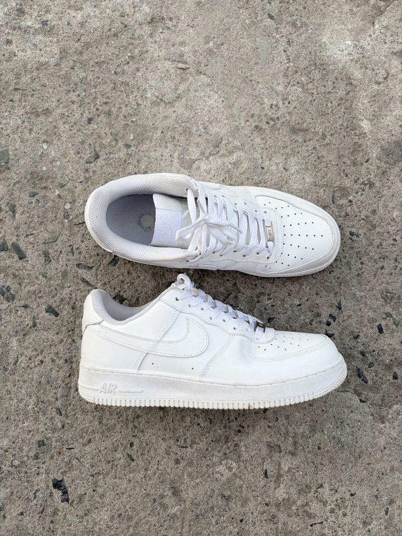Nike Air Force 1 White (Category: Sneakers) located in Imus. Submitted by juliancccccc (Listing ID 1436499310, Image 1). Description: Nike AF1 Triple White Sz9.5 US very light creases/konting linis no box ukay source negotiable Loc: Imus Cavite .