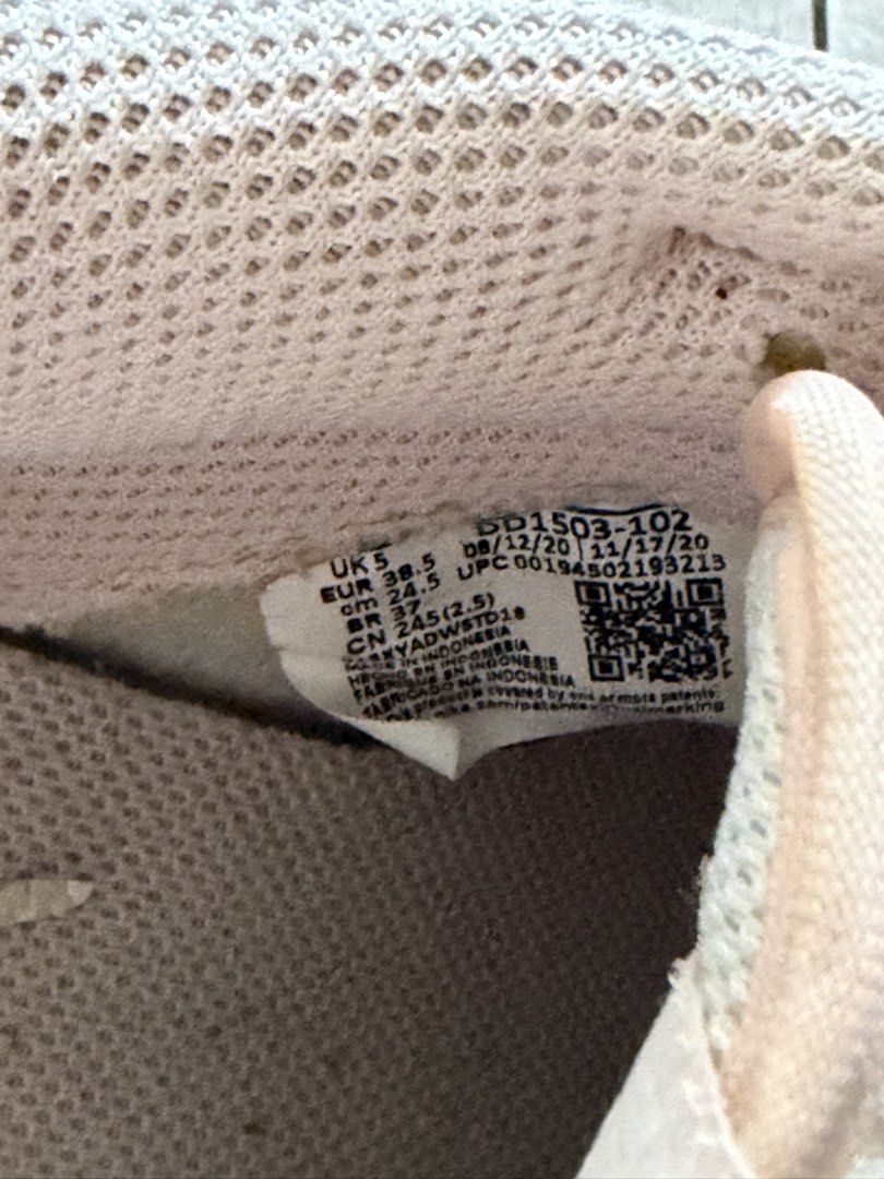 Nike Dunk Low Orange Pearl (Category: Sneakers) located in Pasay City. Submitted by prettystudio (Listing ID 1436513839, Image 3). Description: Bought in US No flaws just dirty.