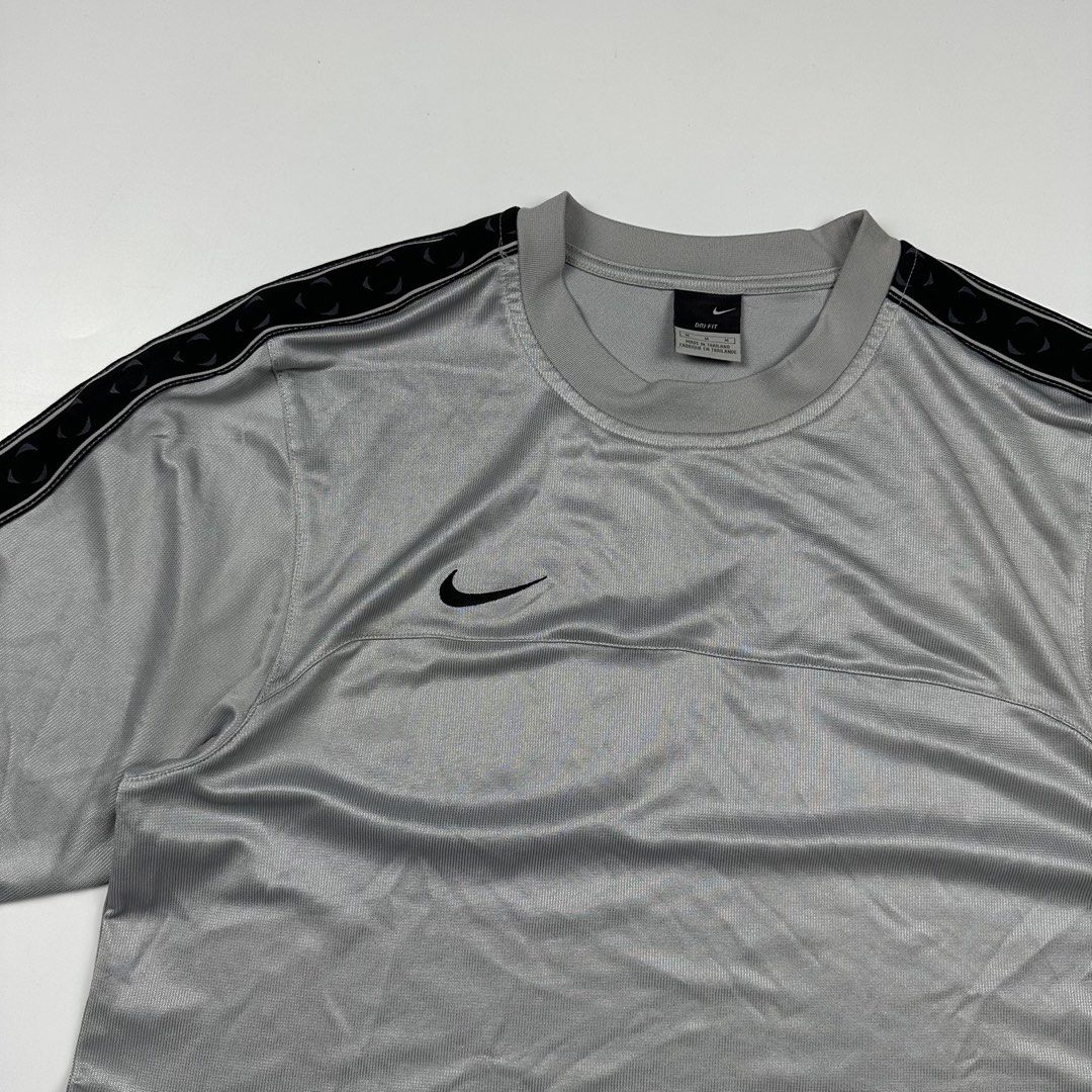 Nike football jersey (Category: Activewear) located in Dagupan City. Submitted by shanet. (Listing ID 1436522332, Image 3). Description: Tawad lang basta makatarungan 21x29 .