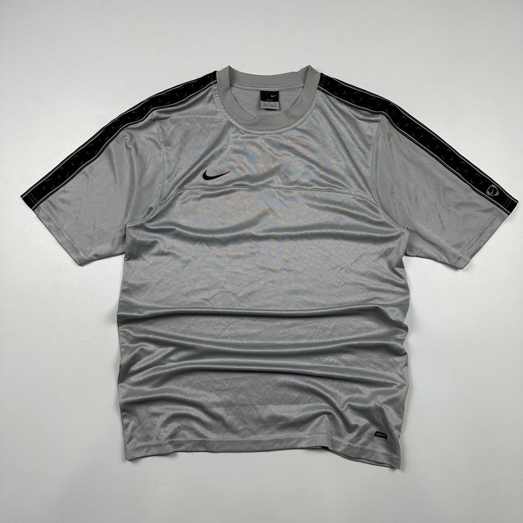 Nike football jersey (Category: Activewear) located in Dagupan City. Submitted by shanet. (Listing ID 1436522332, Image 1). Description: Tawad lang basta makatarungan 21x29 .