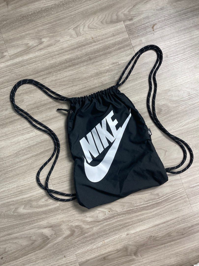 Nike String Bag (Category: Backpacks) located in Kota Bharu. Submitted by mingbundle (Listing ID 1436624562, Image 2). Description: condition boleh dikatakan like new boleh letak boot kasut futsal pos dfod harga boleh nego #nike #adidas #puma #ortuseight #boot #futsal #bola.