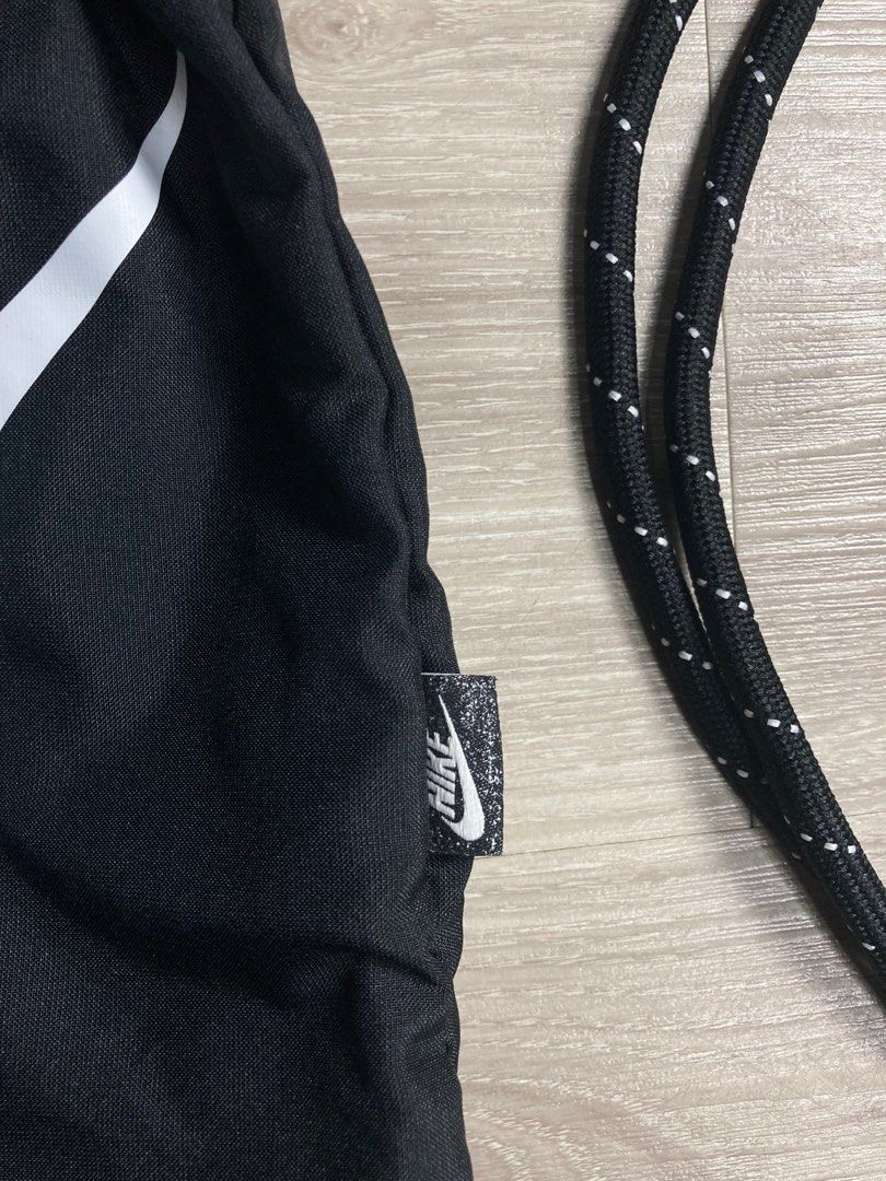 Nike String Bag (Category: Backpacks) located in Kota Bharu. Submitted by mingbundle (Listing ID 1436624562, Image 3). Description: condition boleh dikatakan like new boleh letak boot kasut futsal pos dfod harga boleh nego #nike #adidas #puma #ortuseight #boot #futsal #bola.