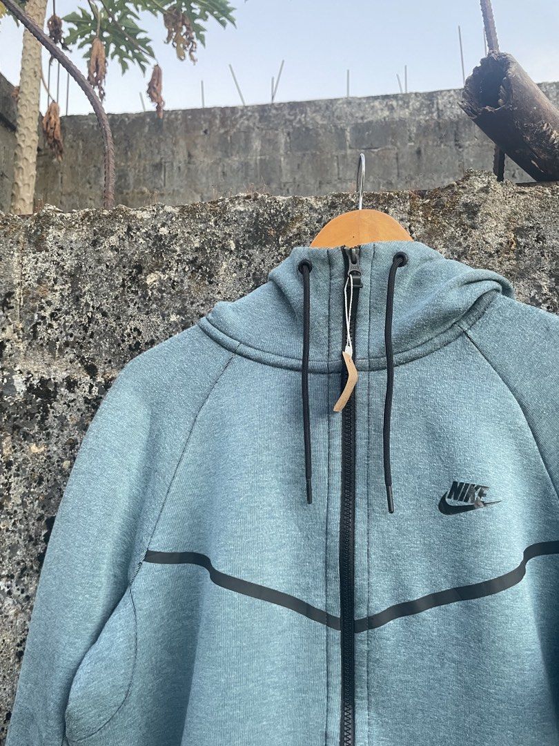 Nike tech fleece (Category: Activewear) located in Abulug. Submitted by lewisacena46651 (Listing ID 1436571456, Image 2). Description: .