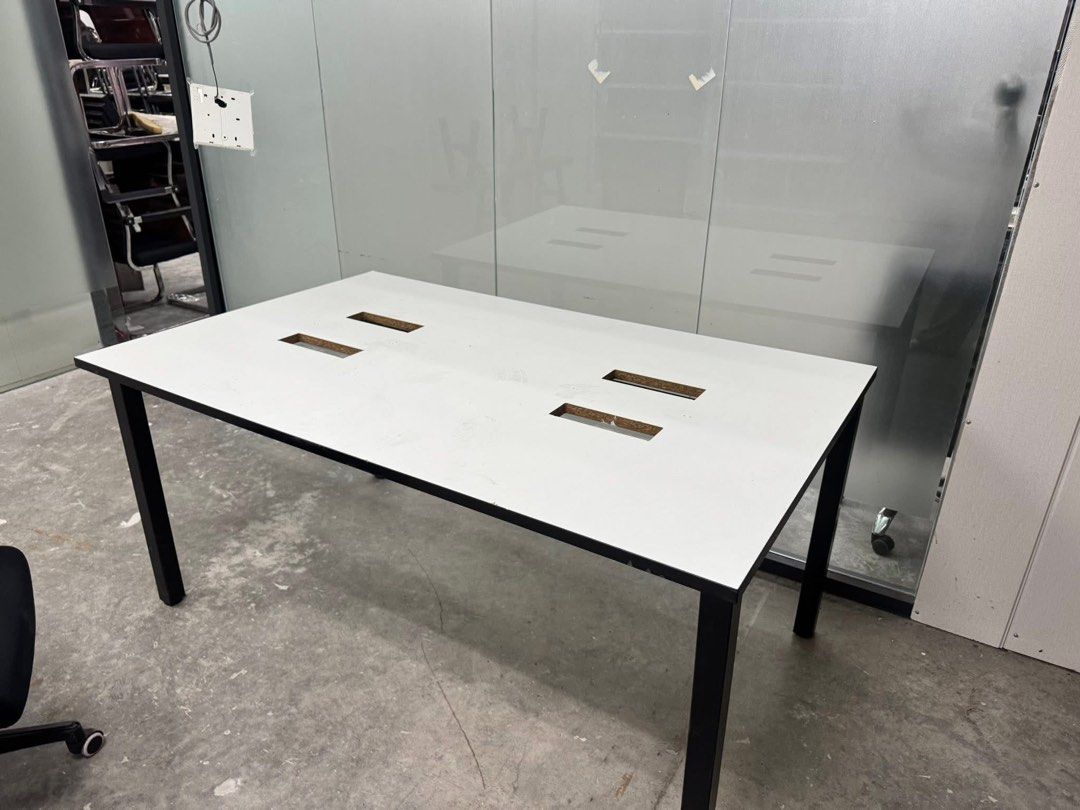 Office table/ Conference table (Category: Office Furniture & Fixtures) located in Manila. Submitted by cheng_furnitures (Listing ID 1436614535, Image 3). Description: 4 to 6 seater Good as new Las pinas location..