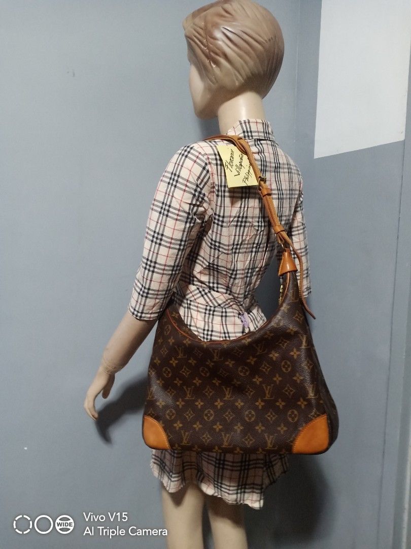 Orig Vintage Gm size (Category: Luxury Apparel) located in Tagum. Submitted by luxbagelyas (Listing ID 1436599730, Image 2). Description: very good condition may flaws lang sa pocket malinis loob at labas super ganda pa canvass neto kahit vintage subrang linaw no cracks pa.