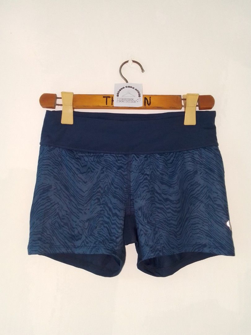 Pearl Izumi Running Shorts (Category: Activewear) located in Malilipot. Submitted by santosbolofer (Listing ID 1436503159, Image 3). Description: Pearl Izume cycling Large on tag Waistline 30-32 Length 10.5-11.5 Excellent condition Reflectorize Logo 200 plus sf..