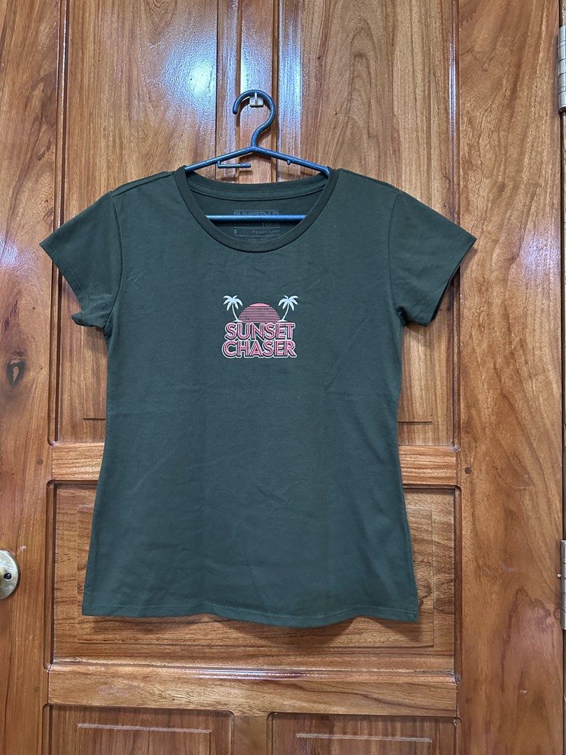 Penshoppe t-shirt (Category: Shirts) located in Quezon City. Submitted by iamjdl (Listing ID 1436575770, Image 1). Description: Brand new nilabhan lang Regalo sakin diko kasya Small size semi fit pa huhu Ang cute pa naman sana ng kulay sayang.