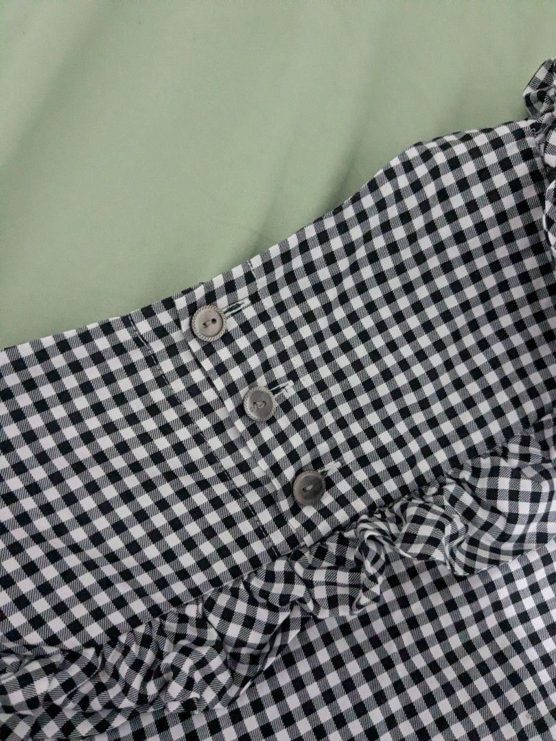 Peu Pres Gingham Baby Doll Blouse Laufeycore (Category: Blouses) located in Mandaluyong City. Submitted by coala32 (Listing ID 1436618041, Image 3). Description: - Peu Pres babydoll blouse - Classic black and white gingham pattern - Long sleeves - Ruffled neckline Keywords: babydoll, Laufeycore, cute, lolita.