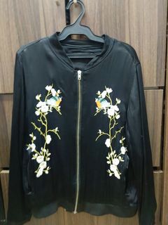 (Category: ) located in . Submitted by rewear__closet (Listing ID 1436629911, Image 1). Description: .