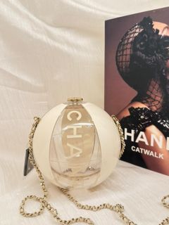 (Category: ) located in . Submitted by onesvintageluxury (Listing ID 1436521768, Image 1). Description: .