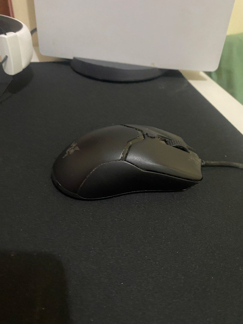 Razer Viper Mini Wired Gaming Mouse (Category: Mouse & Mousepads) located in Makati City. Submitted by red.ntlya (Listing ID 1436602477, Image 3). Description: - Razer Viper wired gaming mouse - Sleek black design - Durable braided cable - In great working condition.