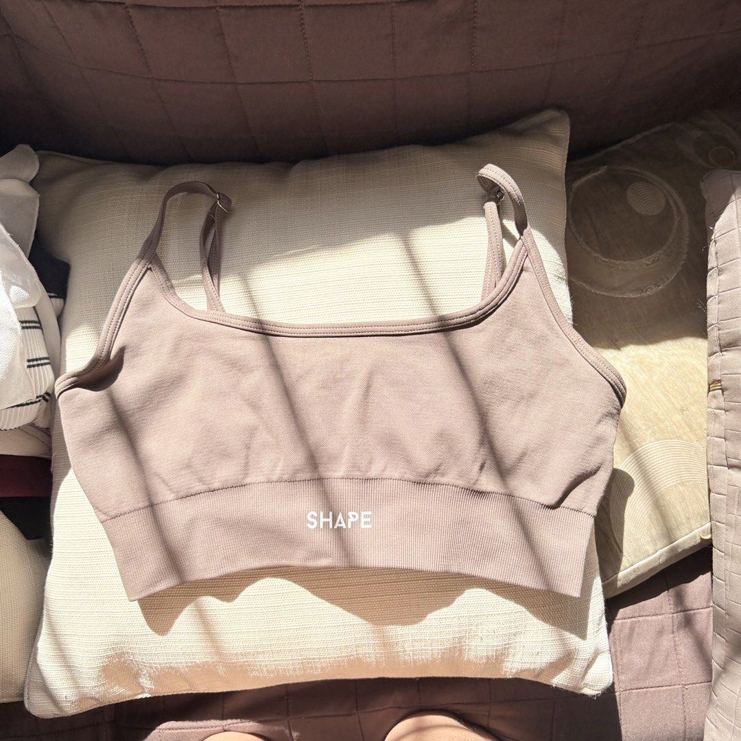 Shape Active bra top (Category: Activewear) located in Marikina City. Submitted by declutter_new (Listing ID 1436604198, Image 1). Description: RFS: Maluwag sakin 🥲 XS talaga ako .
