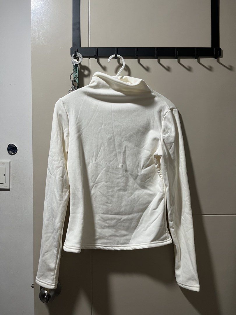Shein Dazy Turtleneck Sweater - XL (Category: Coats, Jackets and Outerwear) located in Quezon City. Submitted by thicc.co (Listing ID 1436575879, Image 1). Description: - Cream-colored Dazy turtleneck sweater - Size: XL - Features long sleeves - Soft, fleece-like interior - Made in China Makapal di nagamit bought this for HK sana. .