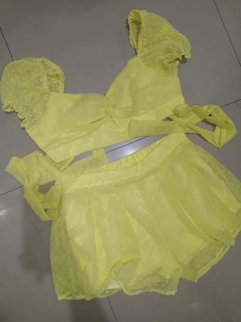 Shein yellow coordinate Large (Category: Sets or Coordinates) located in San Jose. Submitted by littlezcloset (Listing ID 1436590565, Image 2). Description: like new used once.