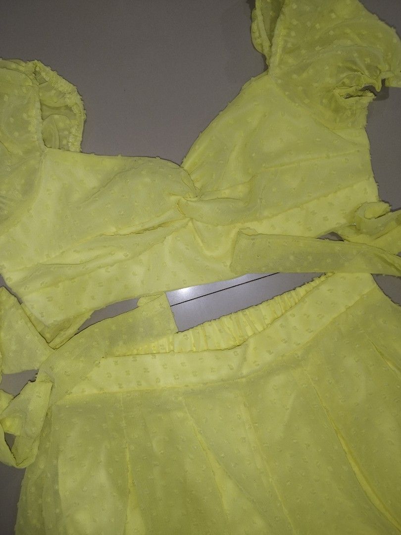 Shein yellow coordinate Large (Category: Sets or Coordinates) located in San Jose. Submitted by littlezcloset (Listing ID 1436590565, Image 3). Description: like new used once.