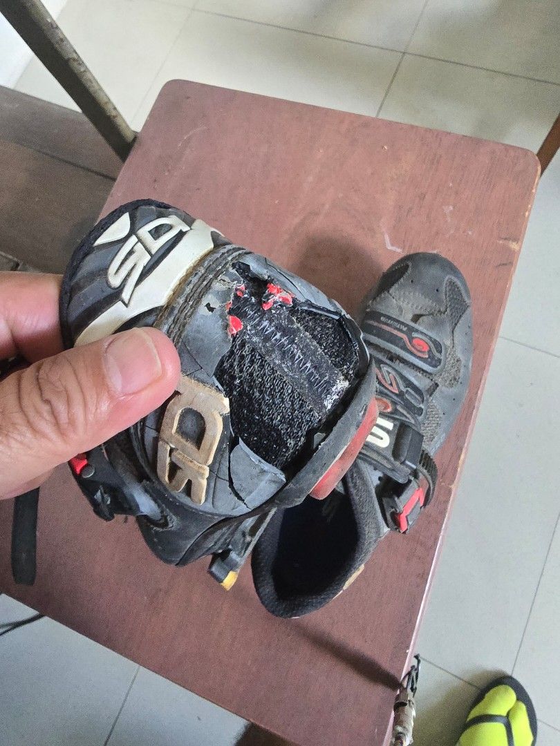 Sidi Cycling Shoes Size 40 (Category: Bicycles) located in Pasig City. Submitted by chekovsky (Listing ID 1436481797, Image 2). Description: - Sidi cycling shoes - Size 40 - Black with red and white accents - Secure fastening with three velcro straps - Cleats are attached.
