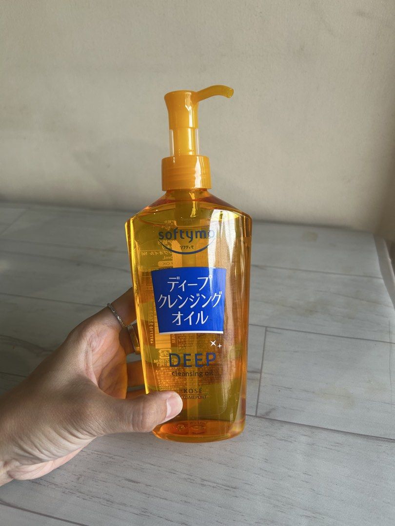 Softymo Deep Cleansing Oil (Category: Face Care) located in Manila. Submitted by d.artchives (Listing ID 1436564889, Image 1). Description: - Softymo Deep Cleansing Oil - 230ml bottle - Made in Japan - Removes makeup and impurities - Brand new, in original packaging.