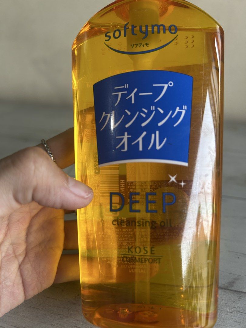 Softymo Deep Cleansing Oil (Category: Face Care) located in Manila. Submitted by d.artchives (Listing ID 1436564889, Image 2). Description: - Softymo Deep Cleansing Oil - 230ml bottle - Made in Japan - Removes makeup and impurities - Brand new, in original packaging.